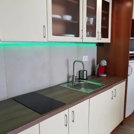 Mina Vizparti Apartman שיופוק