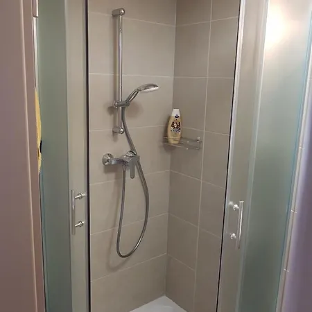 Mina Vizparti Apartman דירה שיופוק