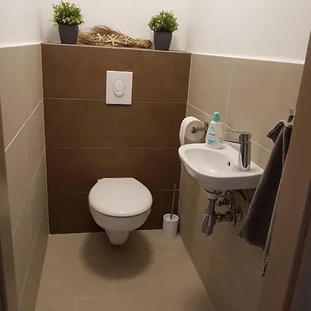 Mina Vizparti Apartman שיופוק