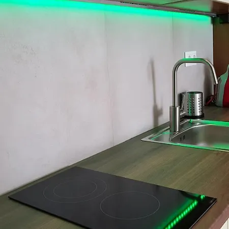 דירה Mina Vizparti Apartman שיופוק