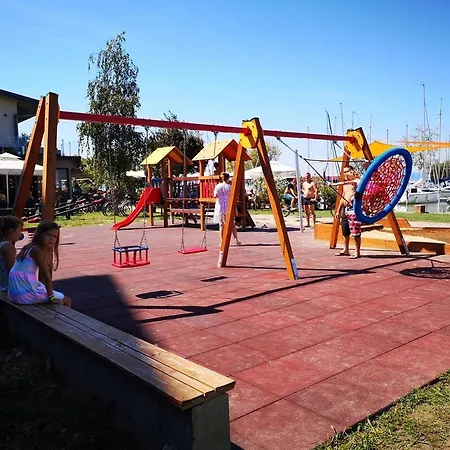 דירה Mina Vizparti Apartman שיופוק